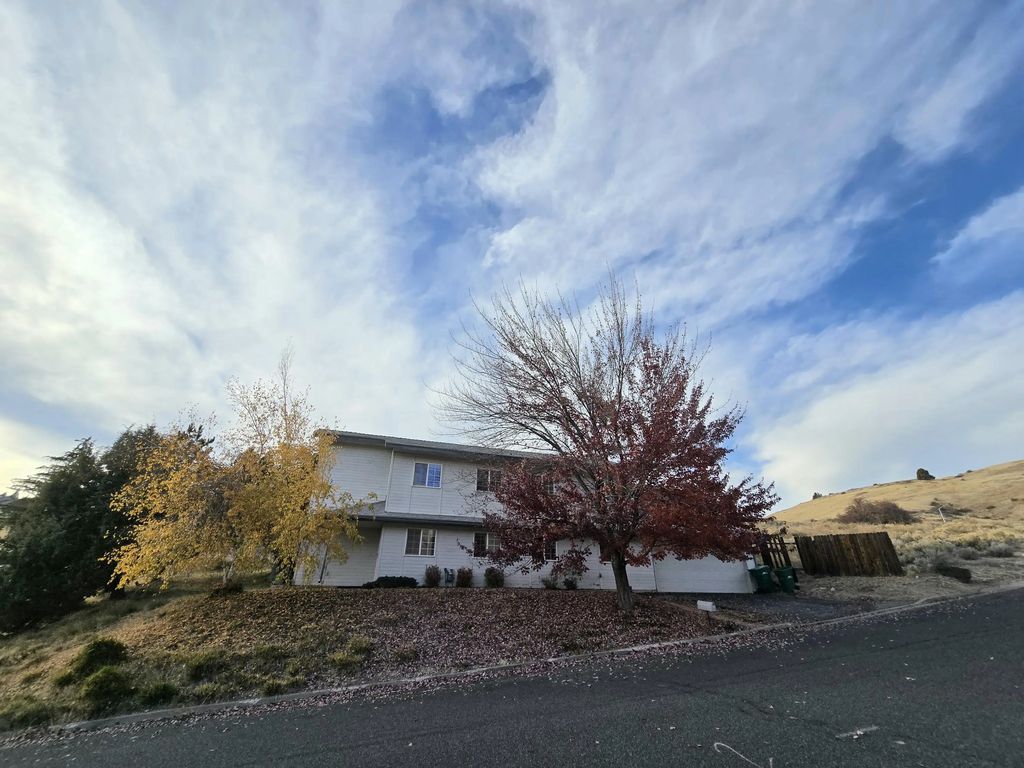 402 Mountain View Boulevard, Klamath Falls