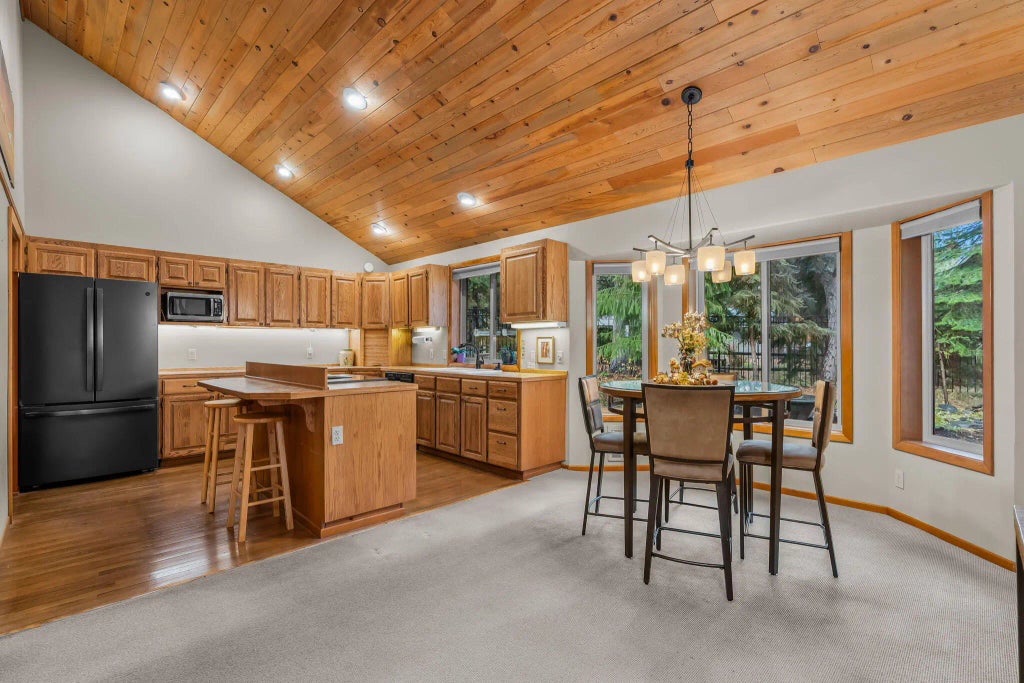 14860 Checkrein, Sisters