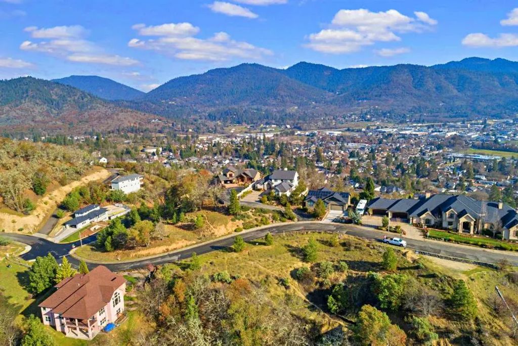 1172 Nw Starlite Place, Grants Pass