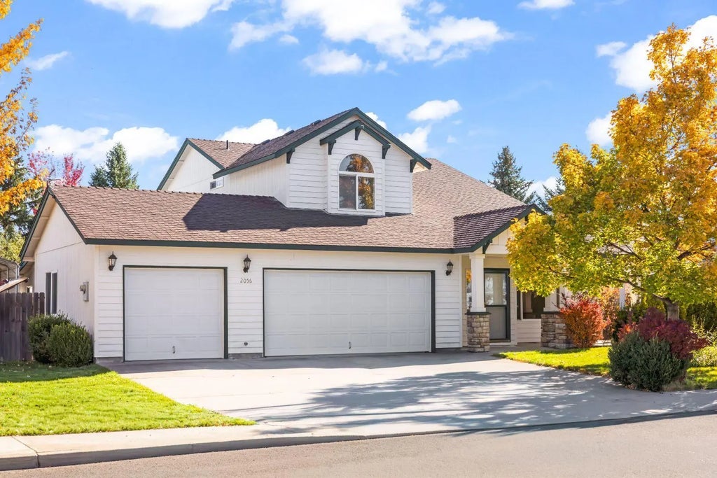 2056 Nw 19th Place, Redmond