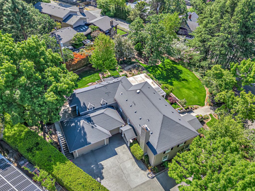 218 Saginaw Drive, Medford