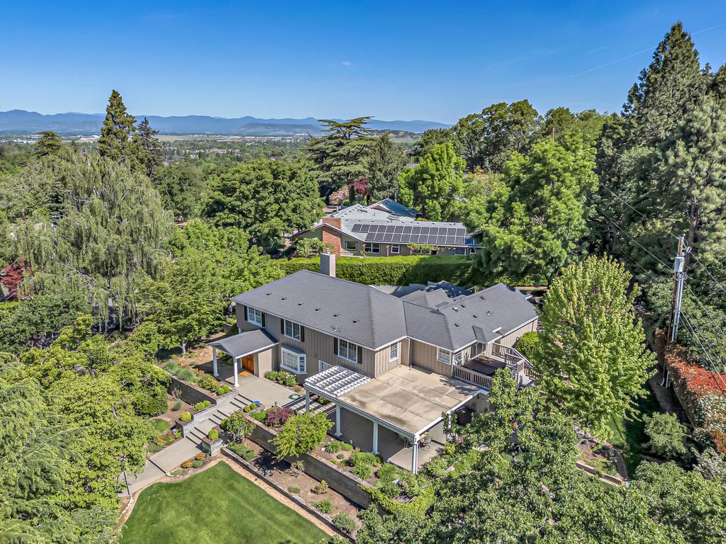218 Saginaw Drive, Medford