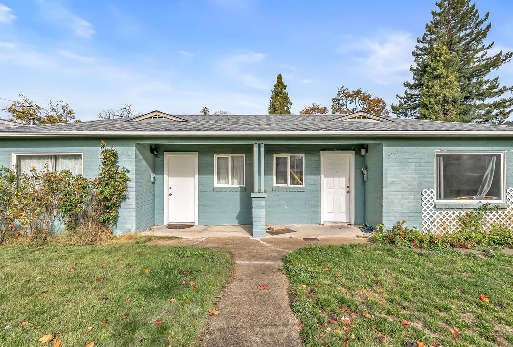 1048 W 13th Street, Medford