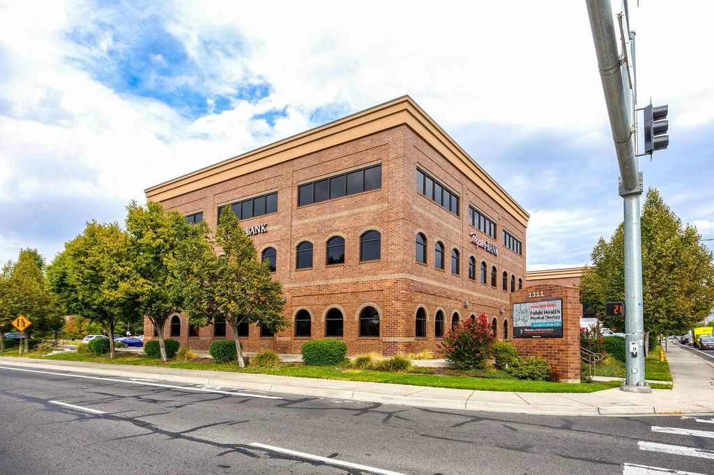1311 E Barnett Road 201, Medford