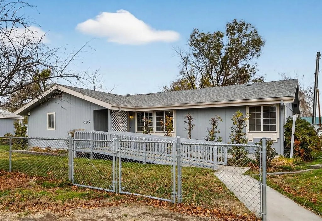 609 Se Evergreen Avenue, Redmond