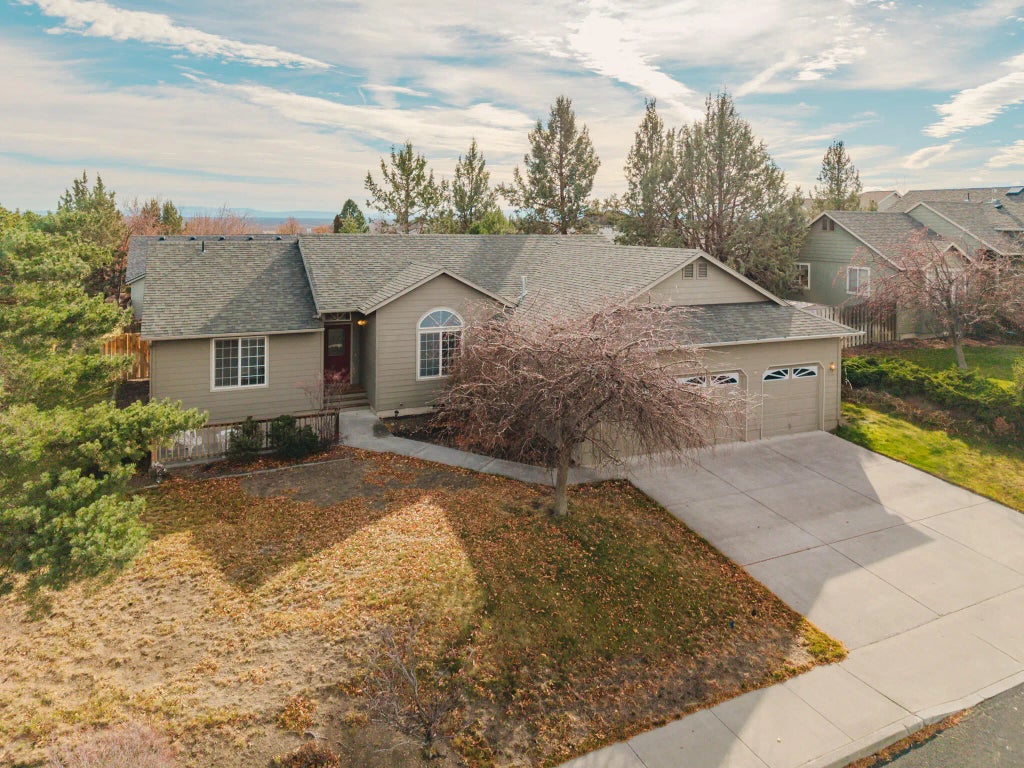 3734 Sw Wickiup Place, Redmond