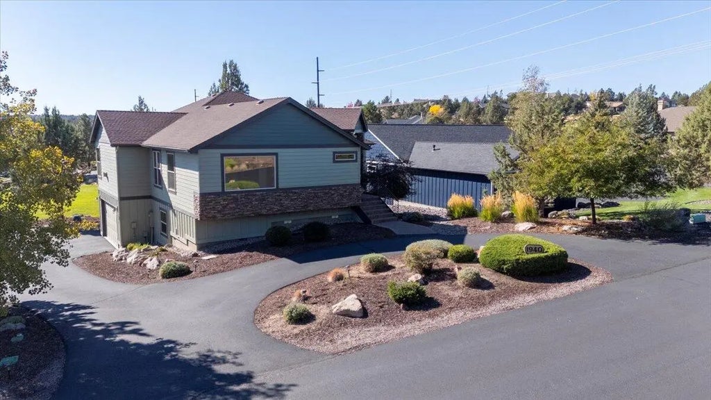 1940 Murrelet Drive, Redmond