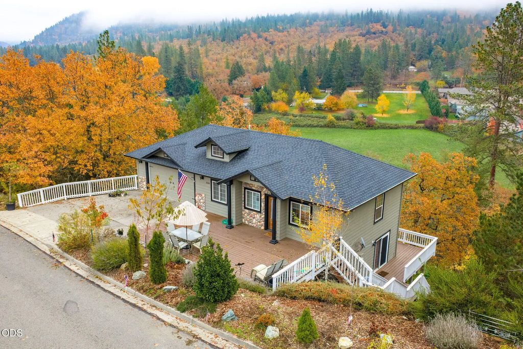 1550 Panoramic Loop, Grants Pass