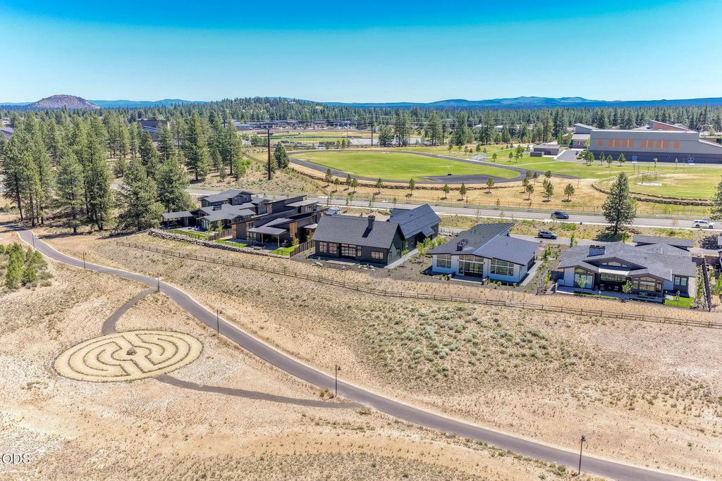3122 Nw Crossing Drive, Bend