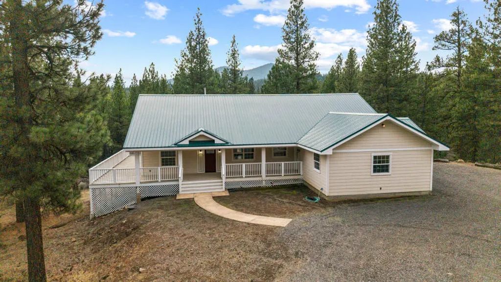13423 Sprague River Road 1, Chiloquin