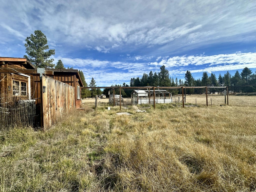 17083 Azusa Road, Bend