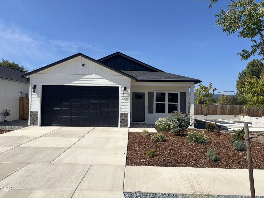 729 Dahl Place #5, Medford