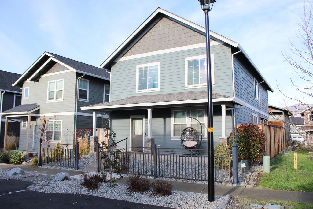 237 Willow Way, Talent