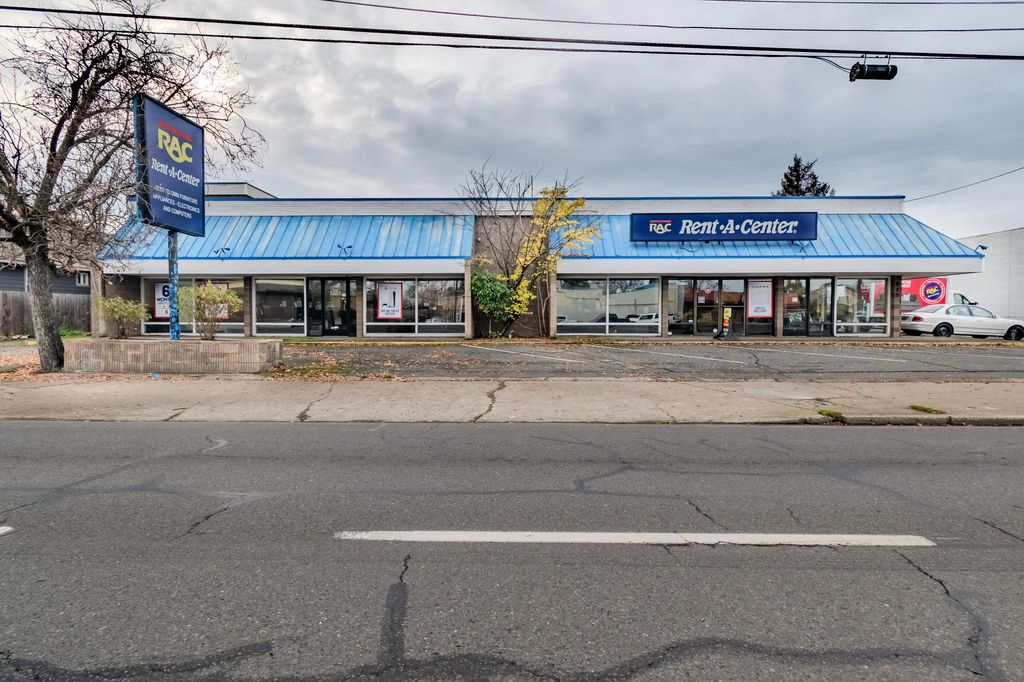 925 N Central Avenue, Medford