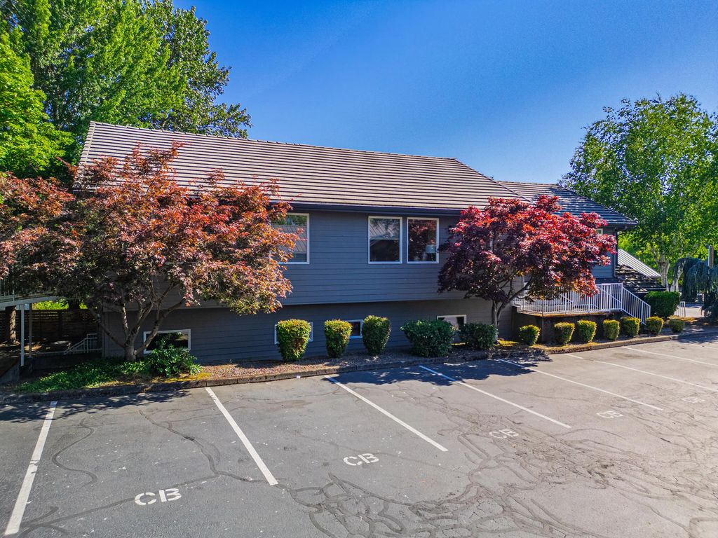 873 Ne 7th Street B, Grants Pass