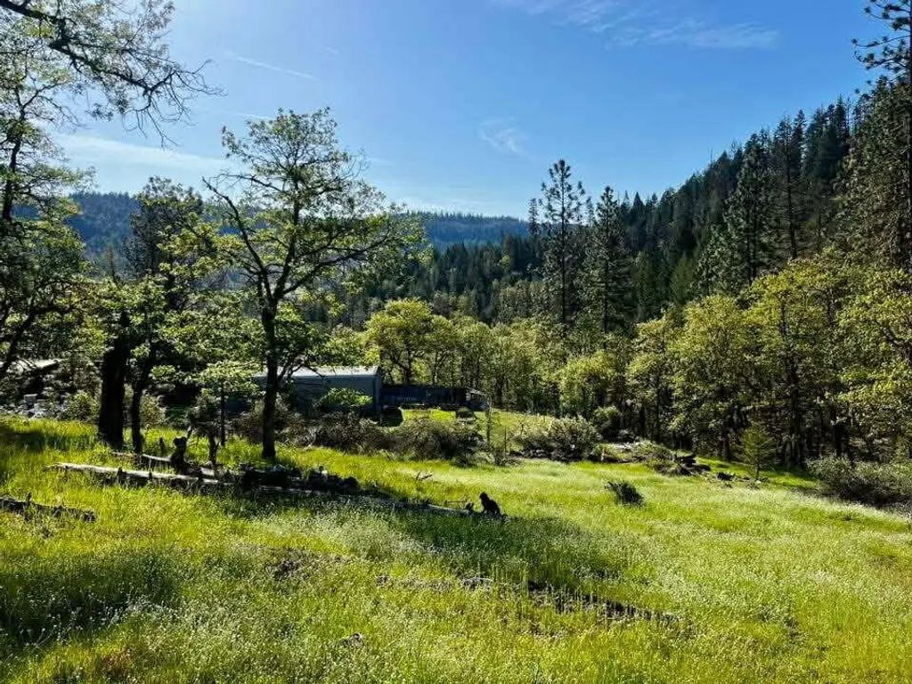 5885 Crowfoot Road, Trail Property Listing: MLS® #220212897
