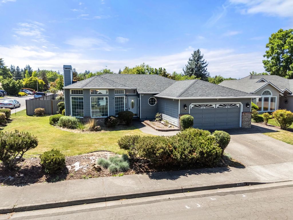 2754 Juanita Avenue, Medford