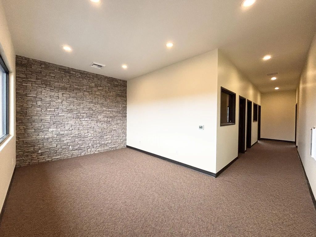 3523 Arrowhead Drive 202, Medford