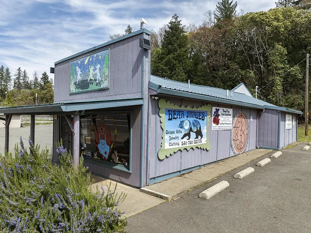 123 N Redwood Highway, Cave Junction