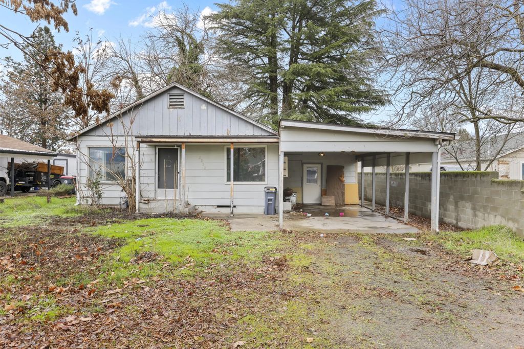 1333 Spring Street, Medford