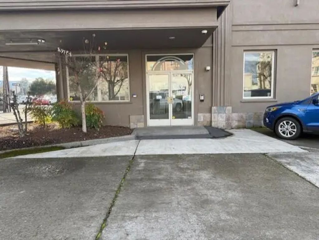 502 W Main Street, Medford