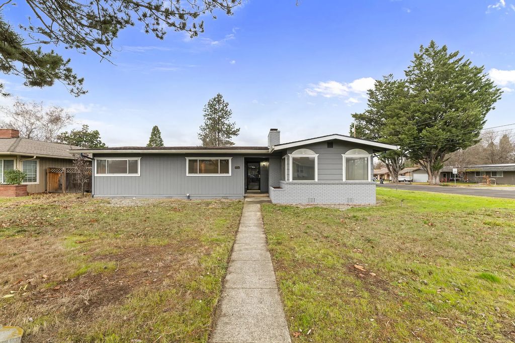 856 Murphy Road, Medford