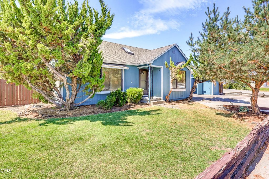 1590 S Columbus Avenue, Medford