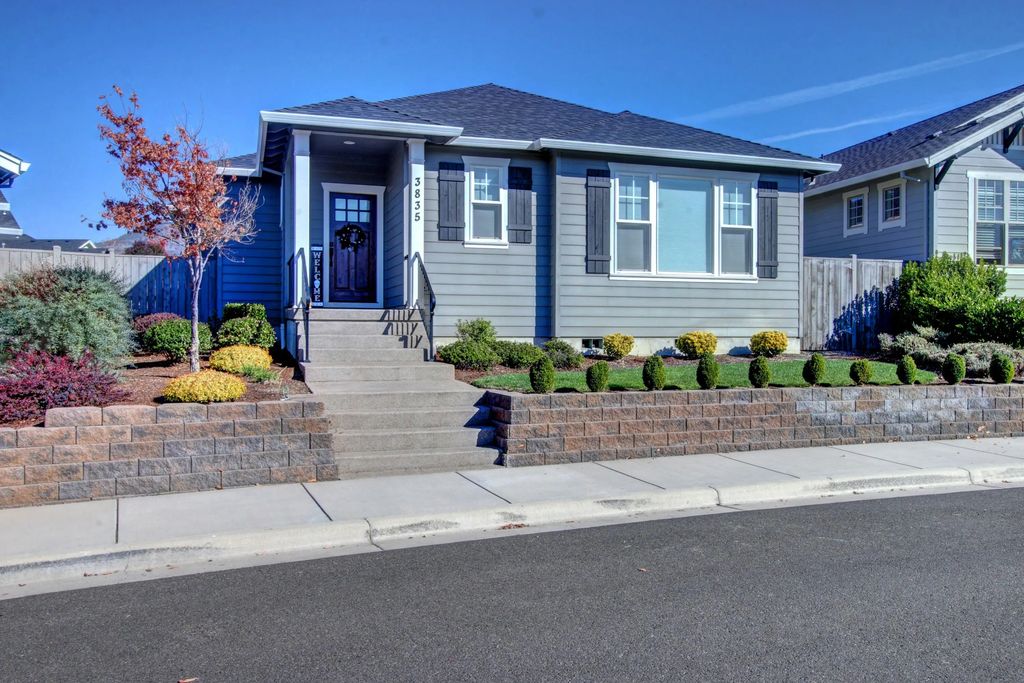 3835 Creek Mont Drive, Medford