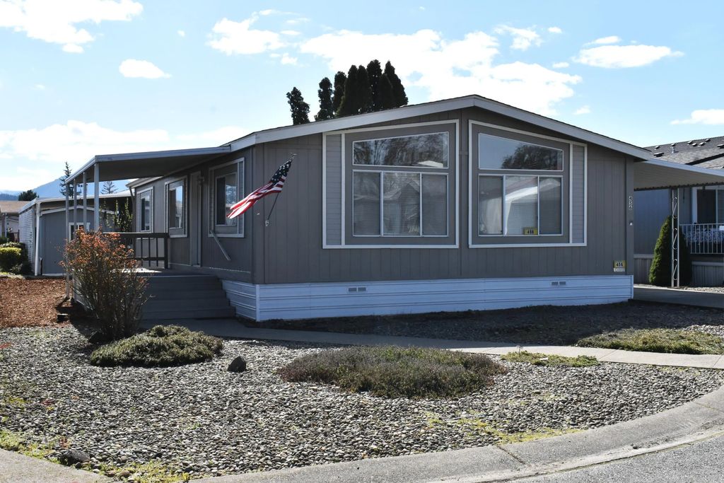 456 Whispering Willow Drive, Grants Pass