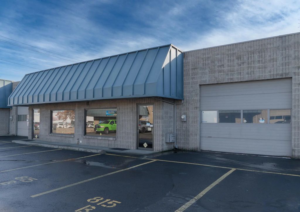 815 N Central Avenue B, Medford
