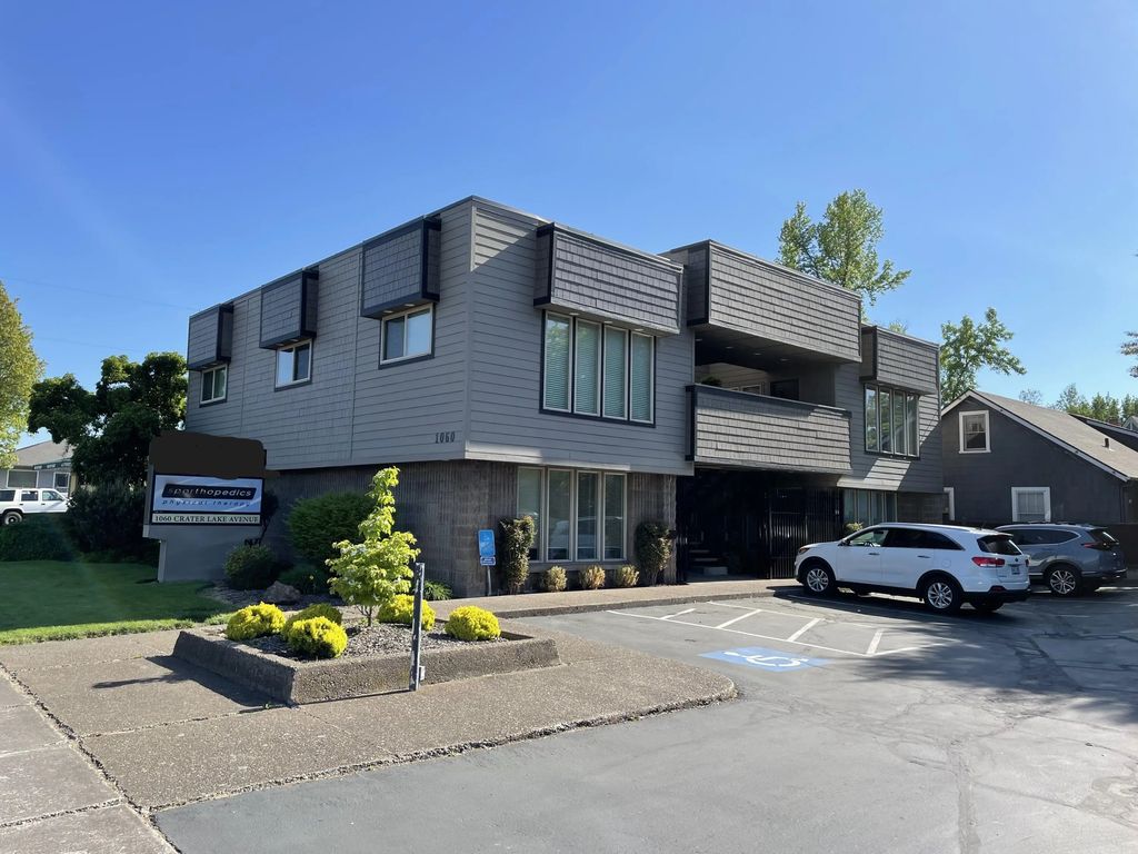 1060 Crater Lake Avenue A, Medford