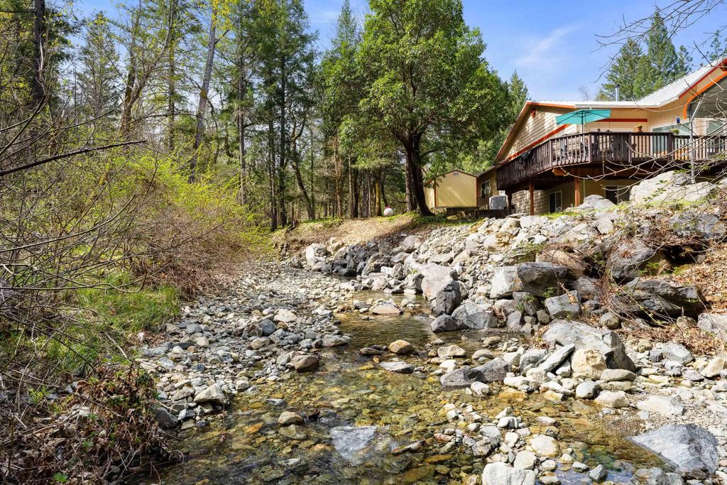 8081 W Evans Creek Road, Rogue River