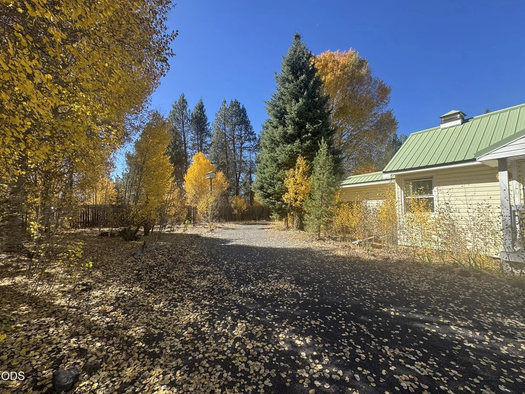 135744 Highway 97, Crescent
