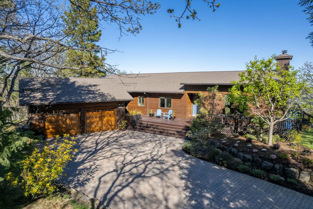 5445 Ayres Way, The Dalles