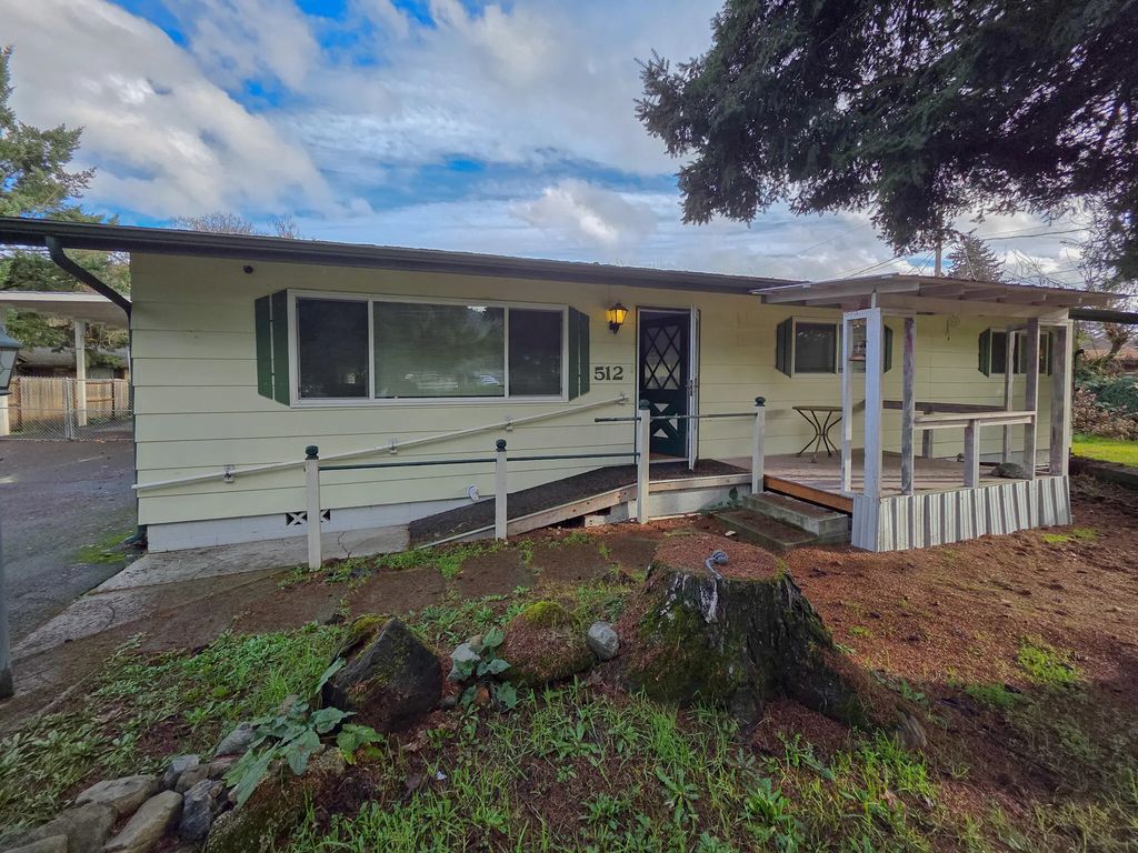 512 Pine Street, Rogue River