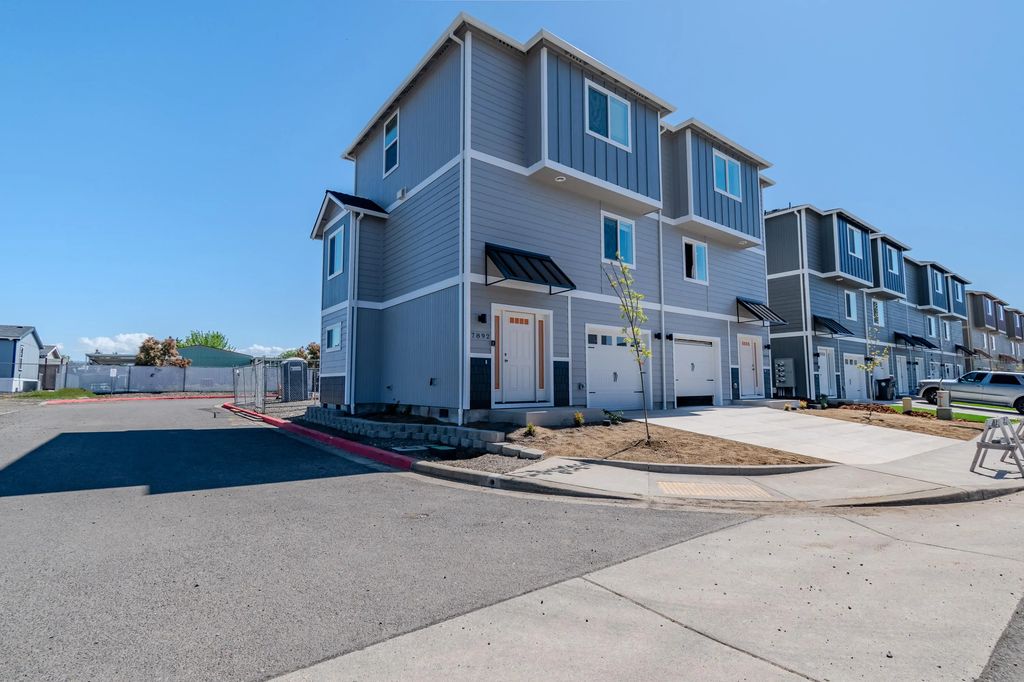 7890 28th Street, White City