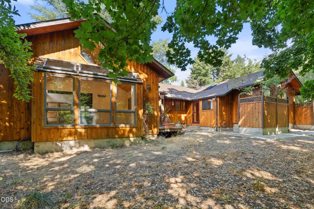 13535 Highway 238, Applegate