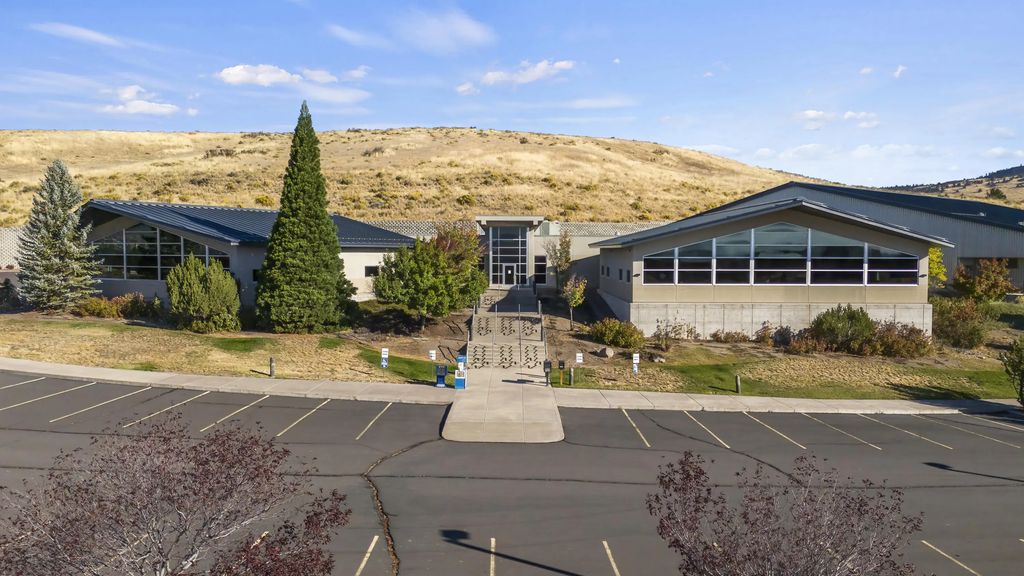 2701 Foothills Boulevard, Klamath Falls