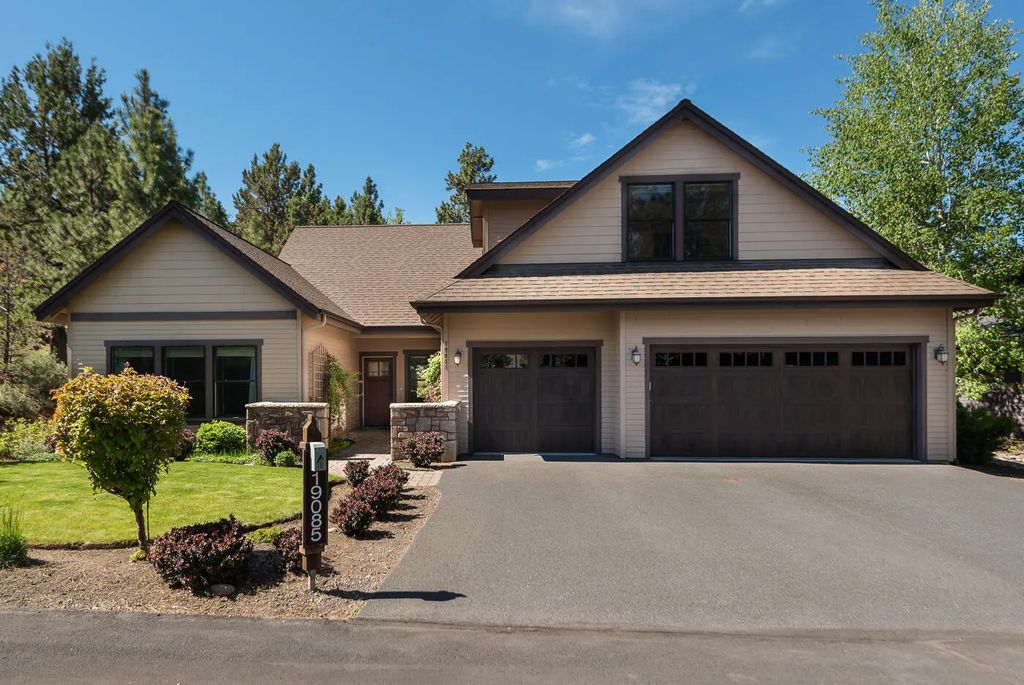 19085 Nw Mt Hood Place, Bend