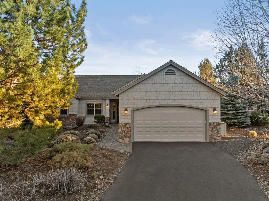 762 Crystal Falls Court, Redmond