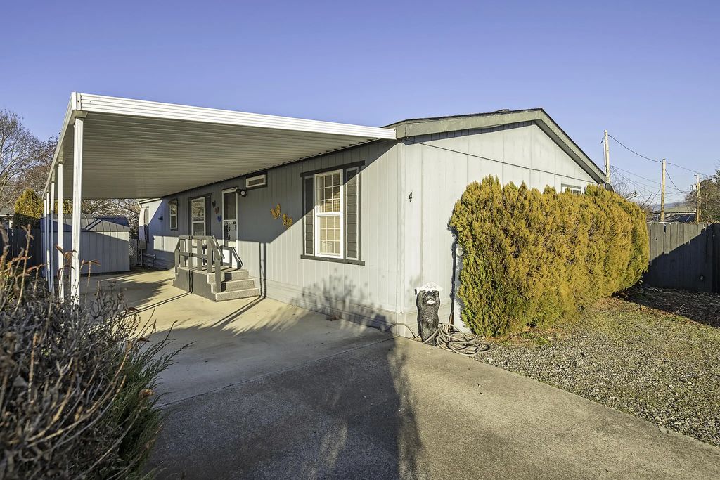 1570 S Peach Street Spc 4, Medford