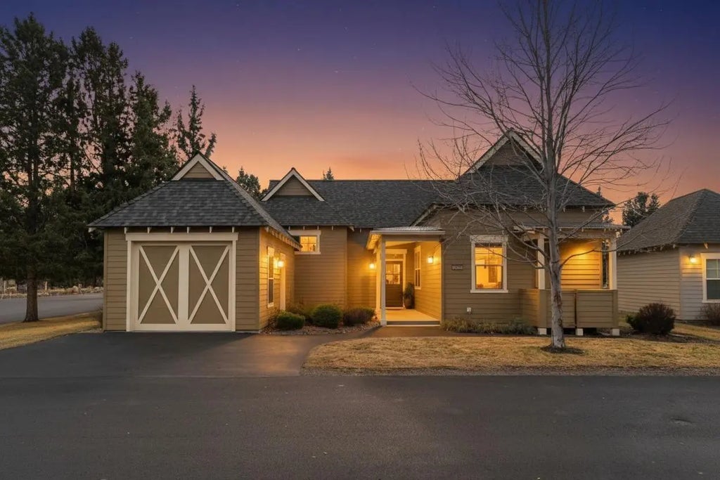 10990 Desert Sky Loop, Redmond