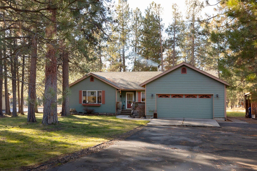 69341 Silver, Sisters