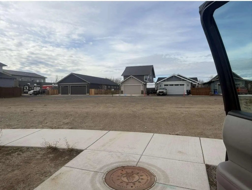 863 Nw 18th Court 117, Redmond