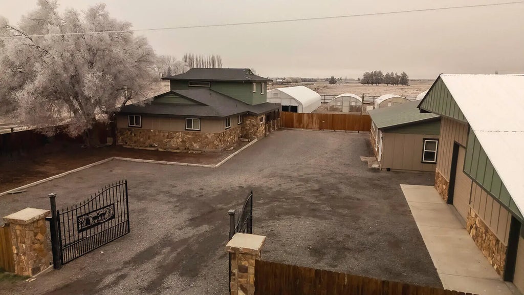 26695 Horsell Road, Bend