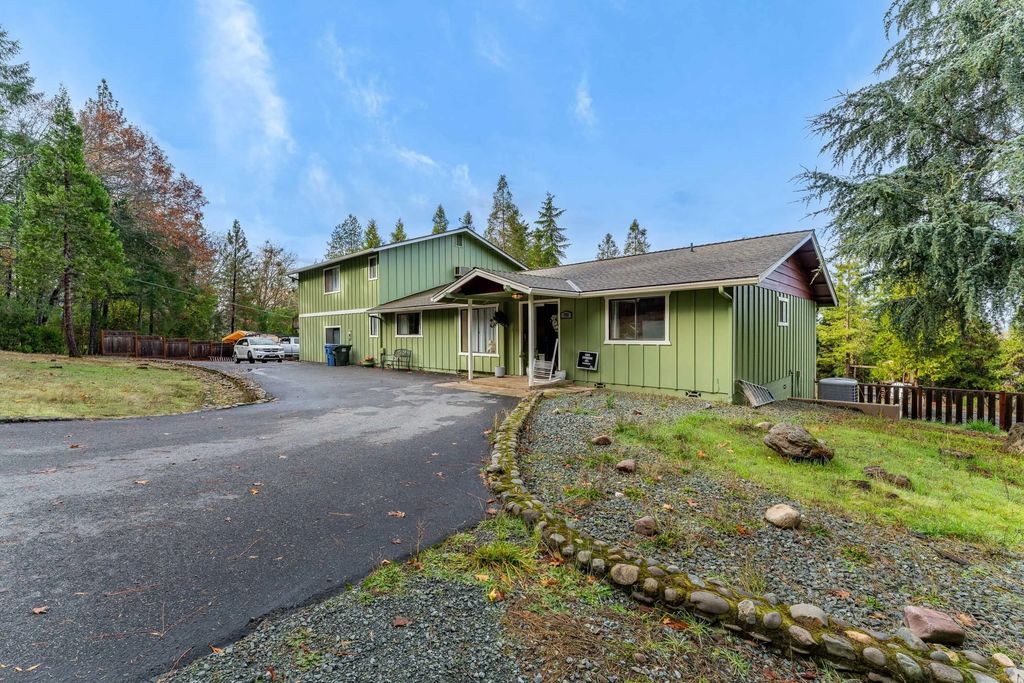 792 Summit Loop, Grants Pass