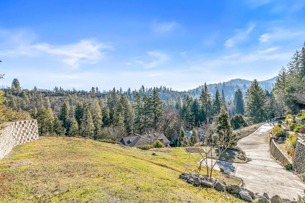 251 Granite Street, Ashland
