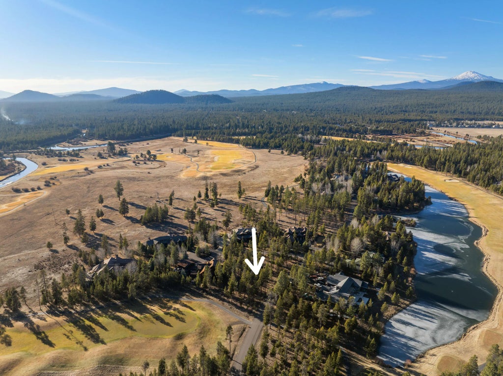 56664 Little River Court, Bend