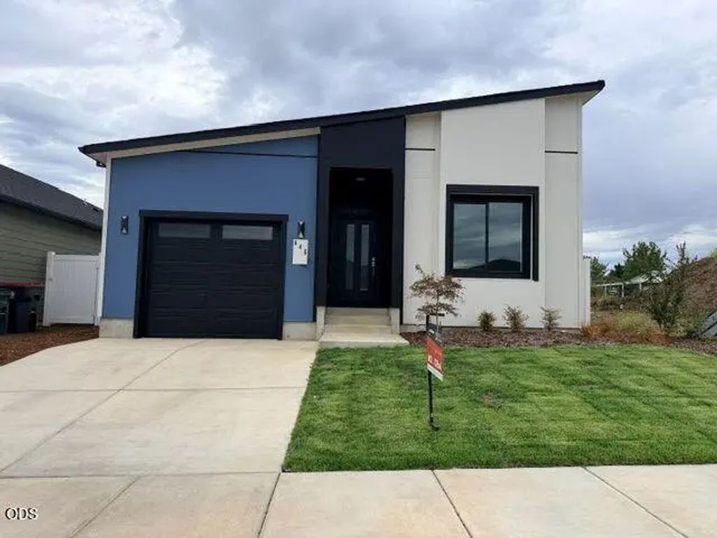 646 Terrazzo Way, Medford