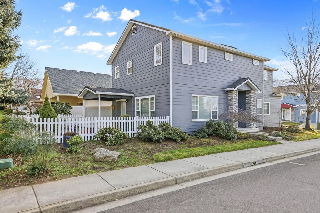369 Meadow Drive, Ashland